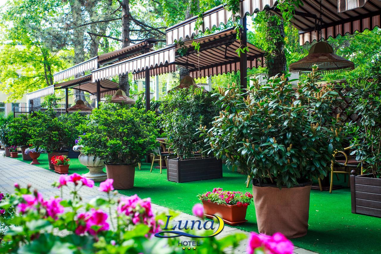 Luna Hotel Chisinau Exterior photo